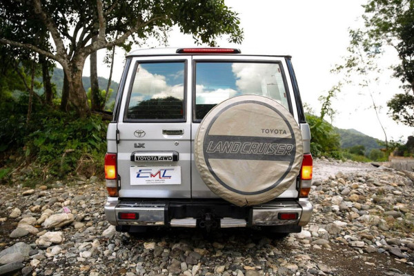 2012 Toyota land cruiser 76