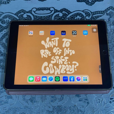 Ipad 5th gen, 32 gb