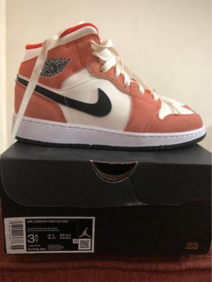 Air Jordan 1 mid SE (GS)
