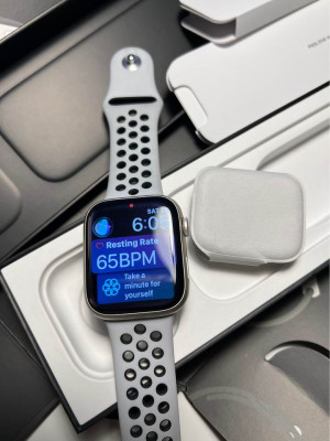 Apple Watch 7 Series Nike 45mm GPS Starlight