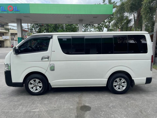 2009 Toyota hiace commuter