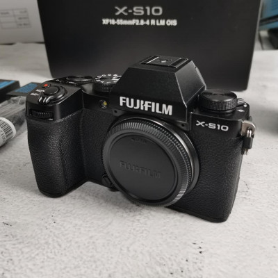 Fujifilm X-S10 Mirrorless Camera