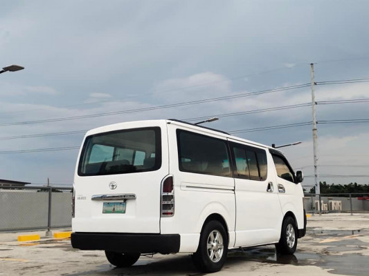 toyota hiace commuter 2008 model