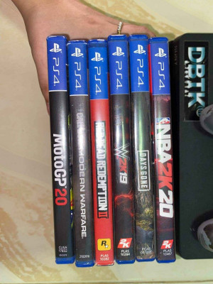 Ps4 for sale No issue 2controller 6cd