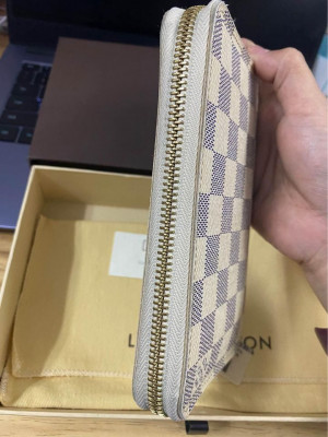 Louis Vuitton Zippy Wallet