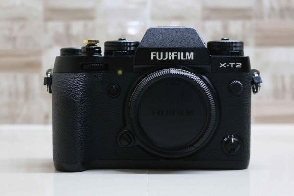 FUJIFILM XT2 BODY - Made in Japan Version