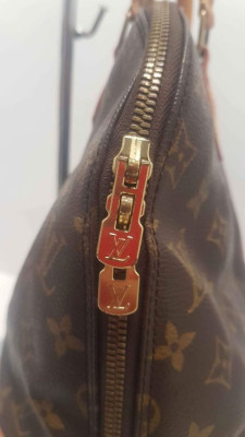 💯% authentic Louis Vuitton