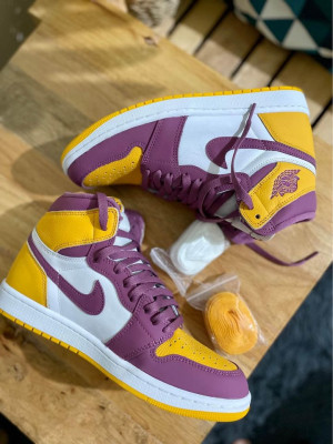 Air Jordan 1 Mid Brotherhood