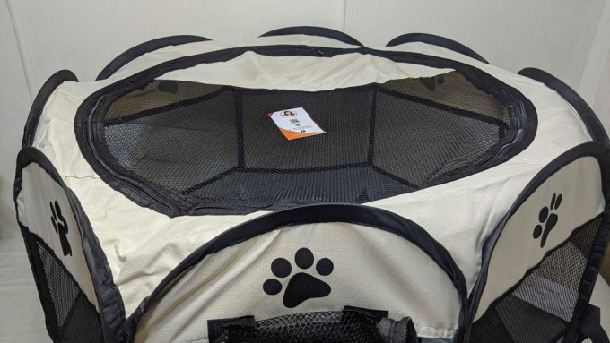 Foldable pet tent/fence