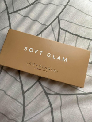 Anastasia Beverly Hills Soft Glam palette