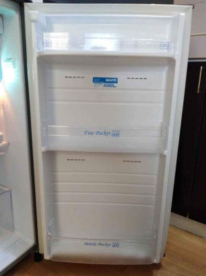 SANYO REFRIGIRATOR (SLIM BEAUTY)