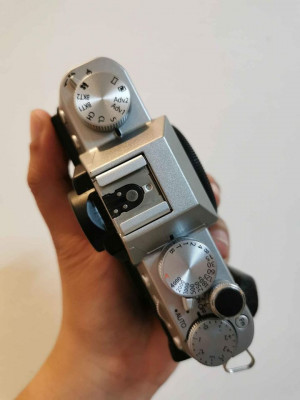 Fujifilm xt20 body silver with box and receipt