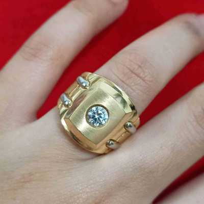18 karat gold ring