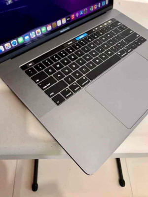 MacBook Pro 15inch Core i7 32GB 2018 256GB Retina TrueTone TouchBar ID DualGraph