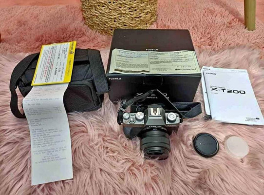 FUJIFILM X-T200