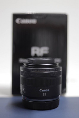 Canon RF 35 1.8 Macro IS STM