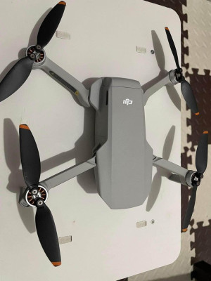 DJI Mini SE (fly more combo)