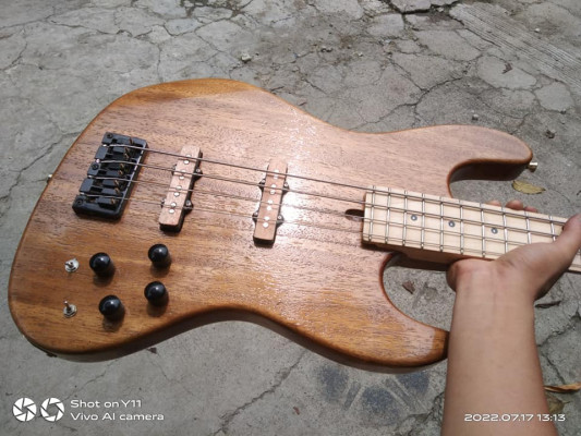 Bacchus Jazz Bass LED
