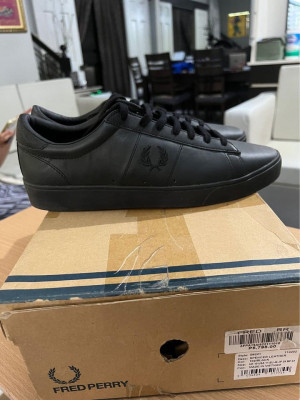 FRED PERRY SNEAKERS