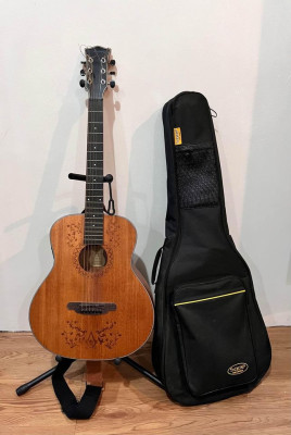 SQOE ATHENA TRAVELER’S ACOUSTIC GUITAR Preloved Guitar