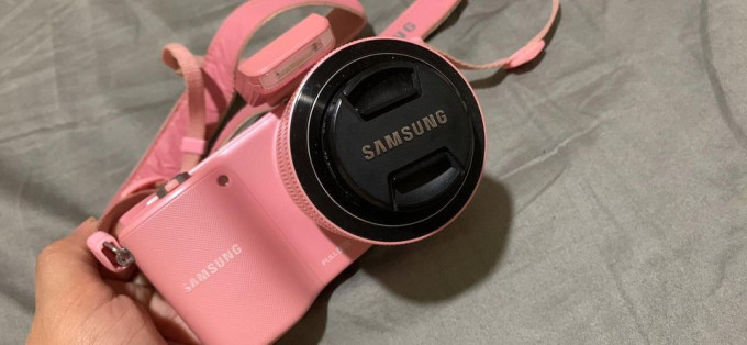 Samsung Pink NX2000 camera