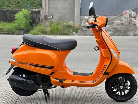 Vespa S125 orange