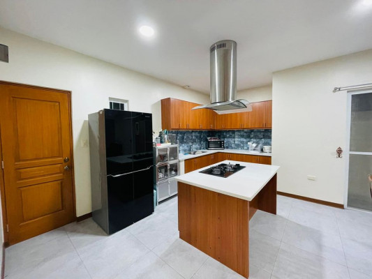 For Sale house in Greenwoods Exec Village Pasig