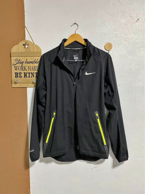 NIKE WINDBREAKER