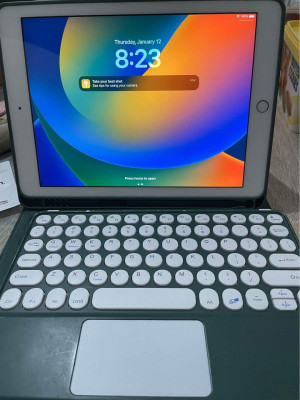 iPad 6th Gen 128GB with Bluetooth Keyboard