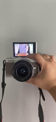 Canon EOS M100