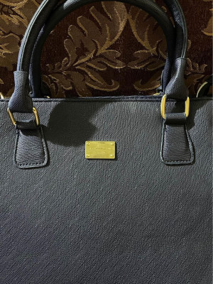 Brandnew Womens Professional Two way sling/ crossbody bag