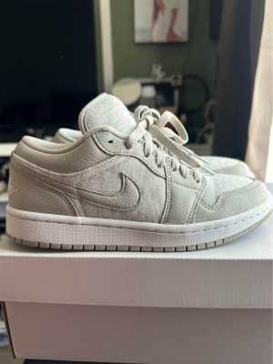 Original Air Jordan 1 Low SE Size US 6 Women’s Shoe