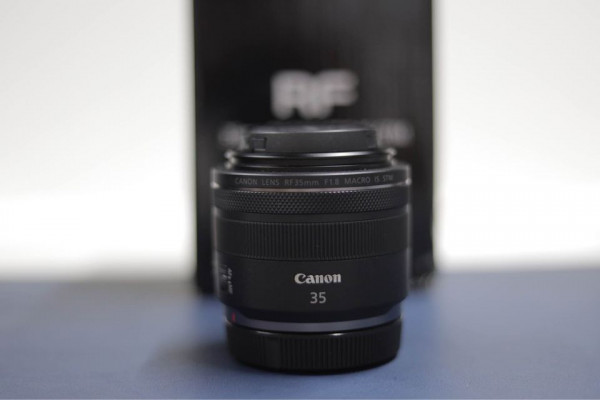 Canon RF 35 1.8 Macro IS STM
