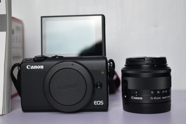 Canon eos m100 (with box)