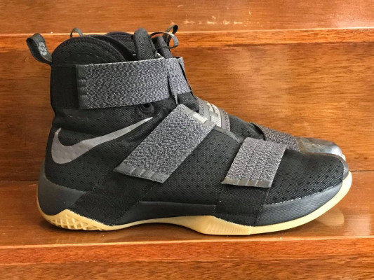 For Sale Only : Pre-loved Nike Lebron Zoom Soldier X black gum