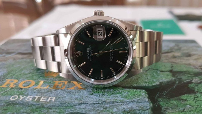 Rolex Oyster Perpetual Date 34mm Complete Set Ref. 15200, 9 /10! Ranked A in Jap