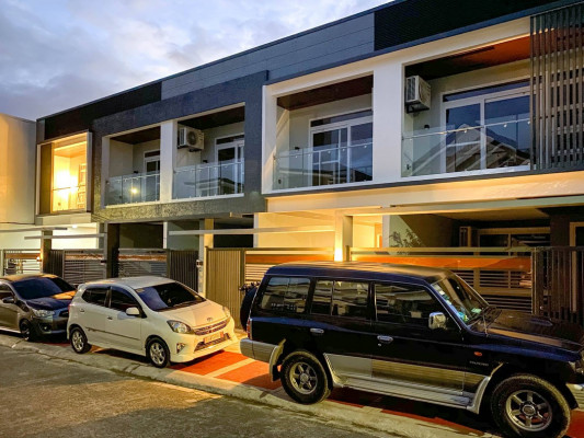 ⁣Soothing Stylish Townhouse For Sale in Quezon City⠀