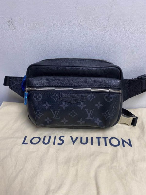 Louis Vuitton Outdoor Black Taiga Bumbag