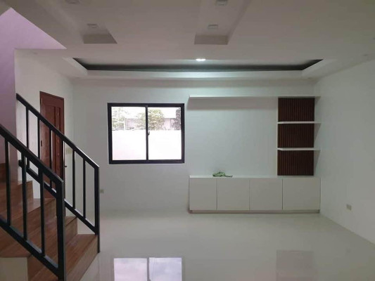 GOLDEN MEADOWS BRAND NEW HOUSE