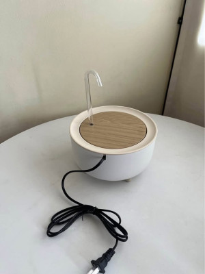 Drinking fountain for cat/dog pets