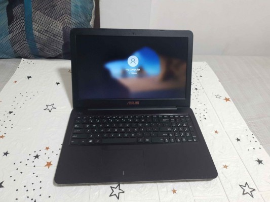 Asus core i7-7th generation 12gb ram GeForce 930MX 2gb videocard 2.90ghz