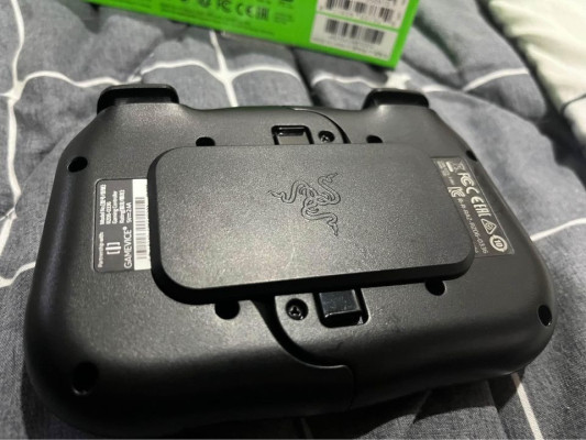 Razer kishi for iphone (NEGOTIABLE)