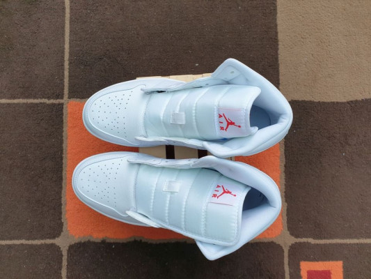 Air Jordan 1 Mid University Red