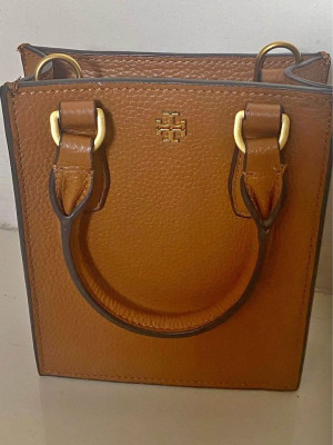 💯 Authentic Tory Burch