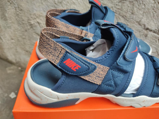 NIKE SANDALS
