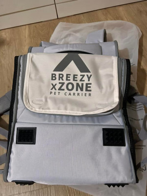 PETKIT PORTABLE BACKPACK FOR FUR BABIES (BRANDNEW) (FIXED PRICE)