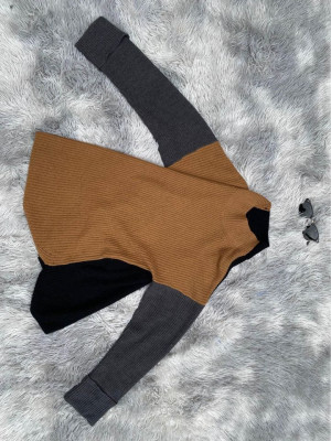 CALVIN KLEIN KNITTED SWETAER