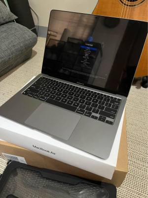 Macbook Air M1 8GB 256GB (Complete with Box & Freebies)