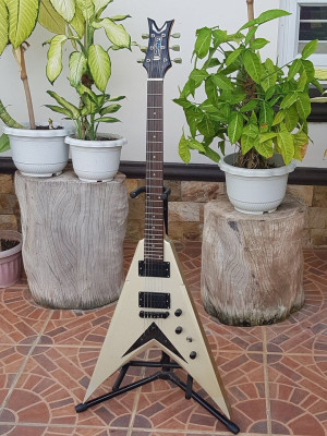 Dean Guitar, Flying V. (Metallic Silver)