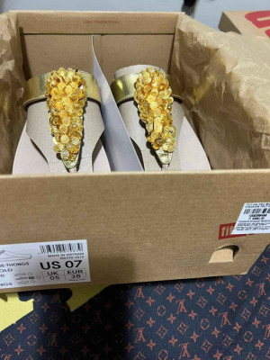 Fitflops Crocs Superdry adidas